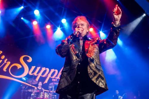 On the Main Stage: Air Supply