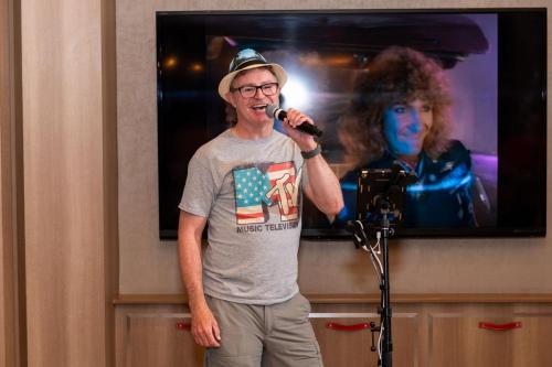 Icebreaker Karaoke